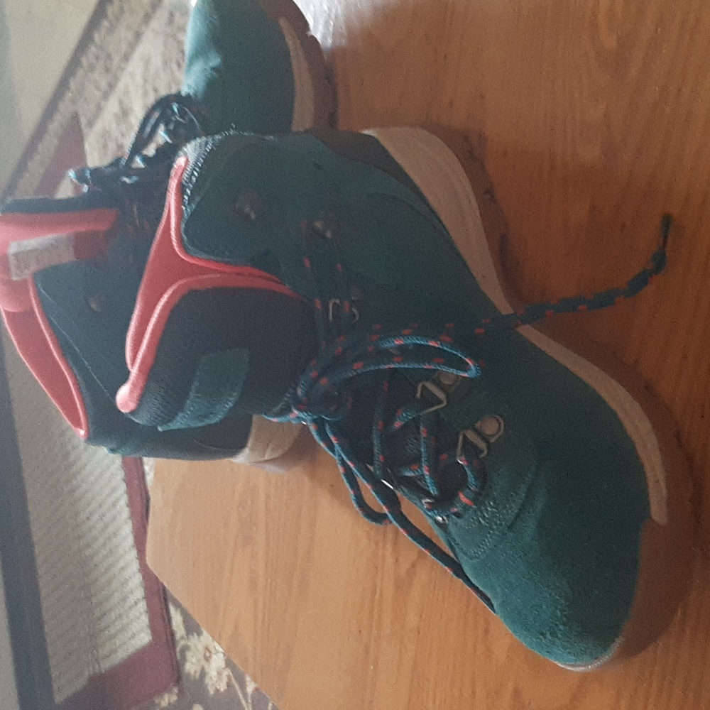 Columbia Womens Hiking Boots